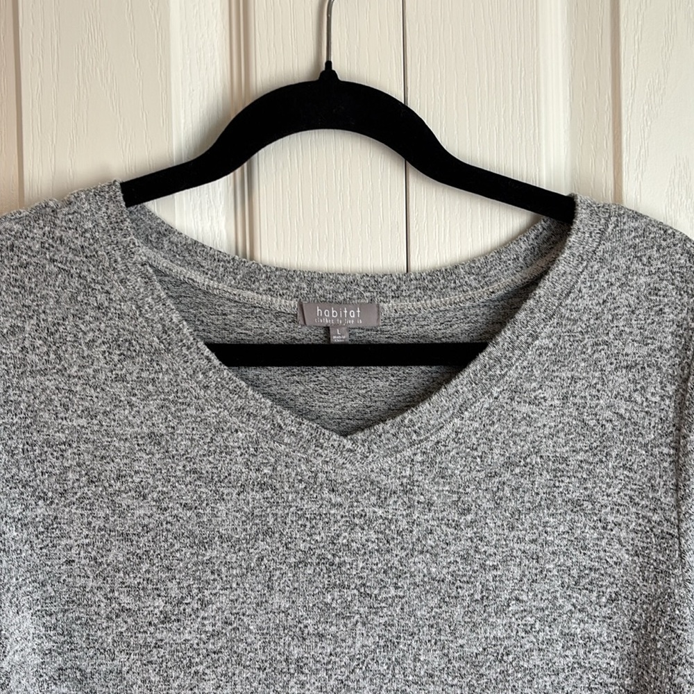 Habitat Long Sleeve V-neck Knit Top. Marbled Grey. Size Large - Picture 4 of 7